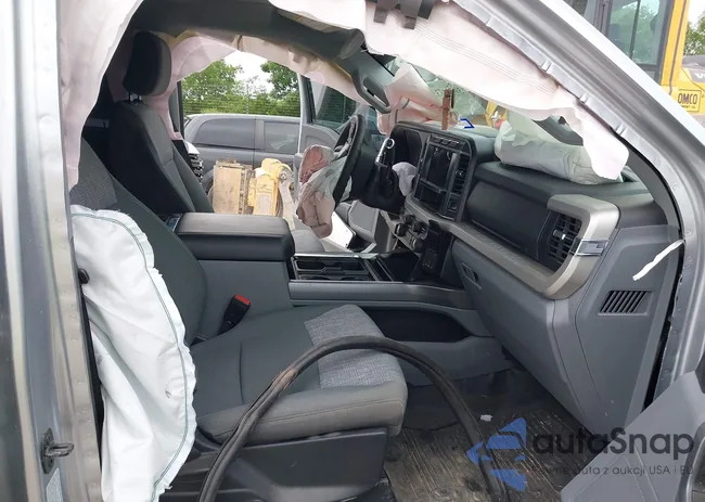 1FT8W3DN5PEE00688: 39194733