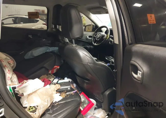 3C4NJDBB1JT394749: 39210827