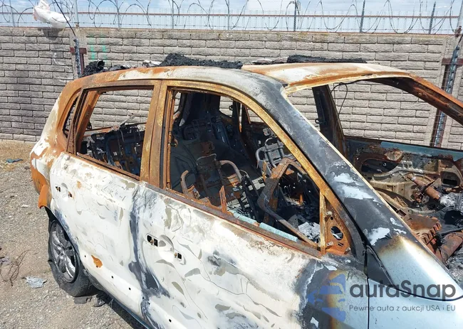 KM8JN12D18U896286: 39277399