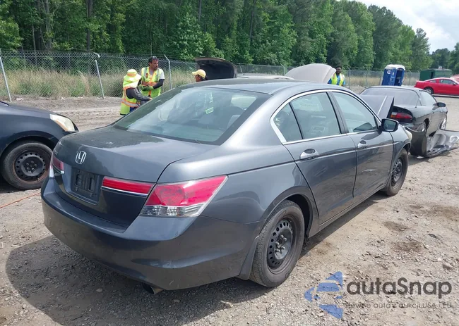 1HGCP2F33BA084528: 39399363