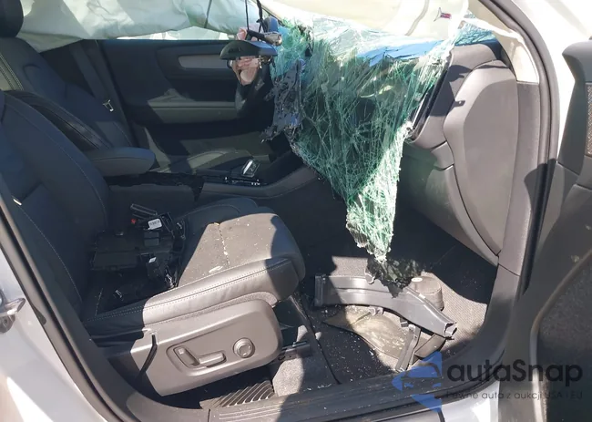 YV4L12UX3P2102255: 39426399