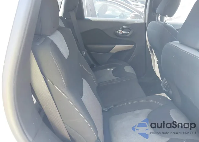 1C4PJLCB8JD590470: 39482918