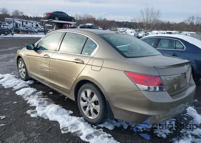 1HGCP26828A156663: 38535448