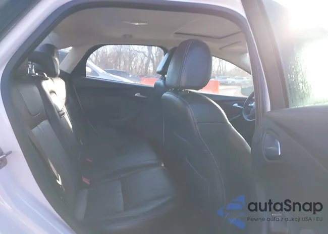 1FADP3J20DL158153: 38649056