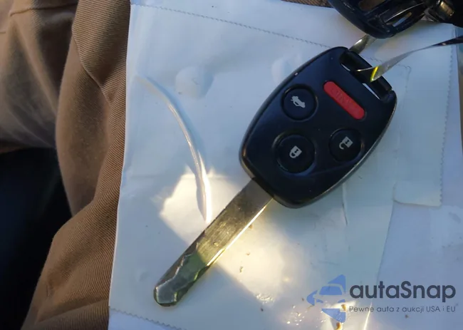 1HGCP2F60CA240102: 38652735