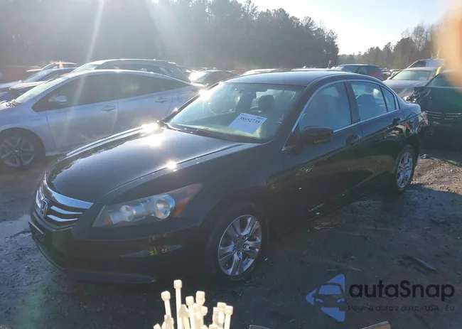 1HGCP2F60CA240102: 38652735