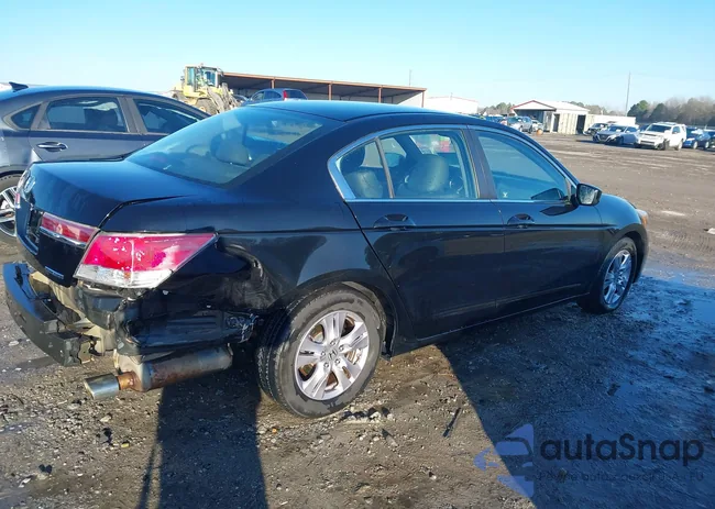 1HGCP2F60CA240102: 38652735