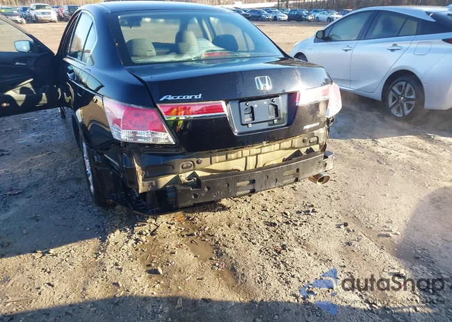 1HGCP2F60CA240102: 38652735