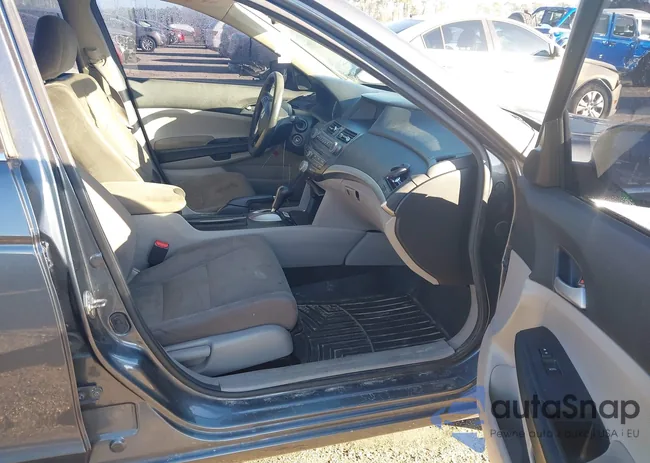 1HGCP2F46CA177621: 38661774