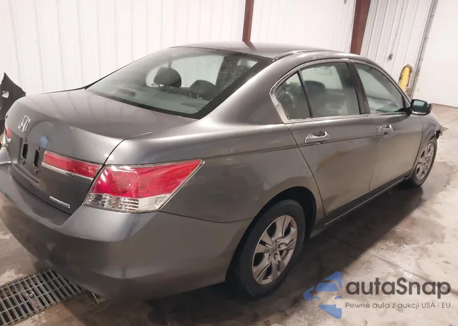 1HGCP2F60CA027117: 38707321