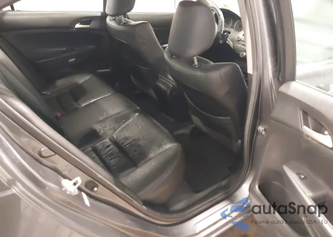 1HGCP2F60CA027117: 38707321