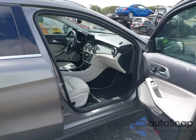 WDCTG4EB8FJ180142: 38718018