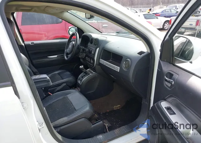 1C4NJCEB5ED707187: 38804770