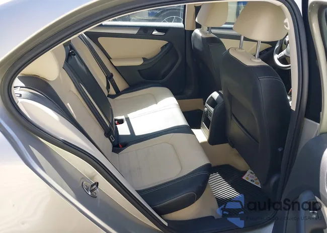 3VWLX7AJ6DM241196: 38849037