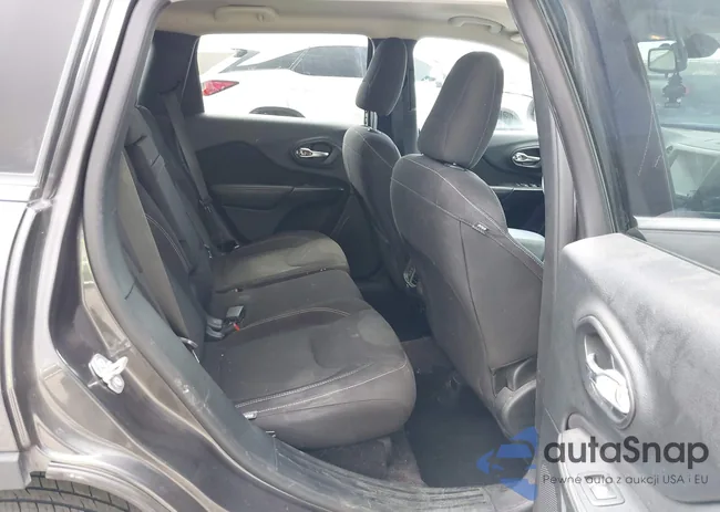 1C4PJLCB4HW517093: 39935340