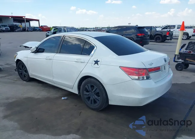 1HGCP2F61CA157097: 39955573