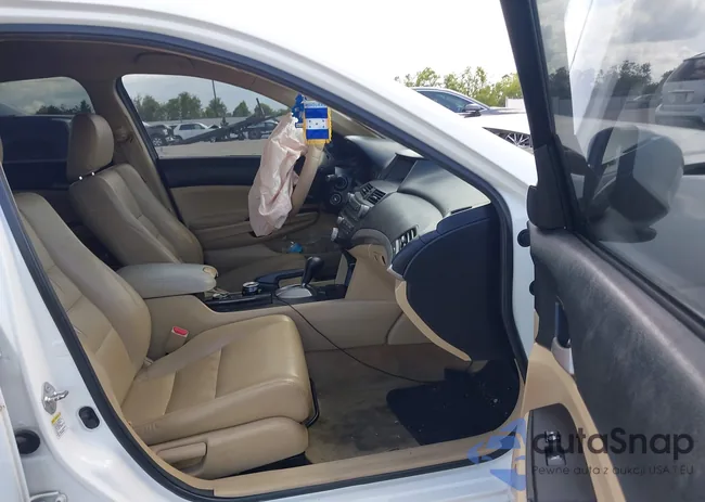 1HGCP2F61CA157097: 39955573