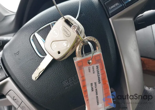 1HGCP2F83BA148286: 39977175