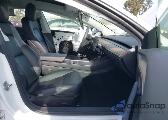 5YJ3E1EA7MF976855: 39996619