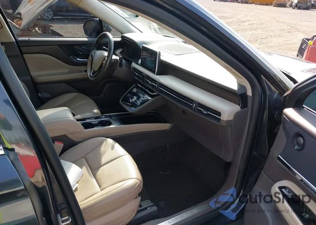 5LMCJ2D99LUL10944: 40013178