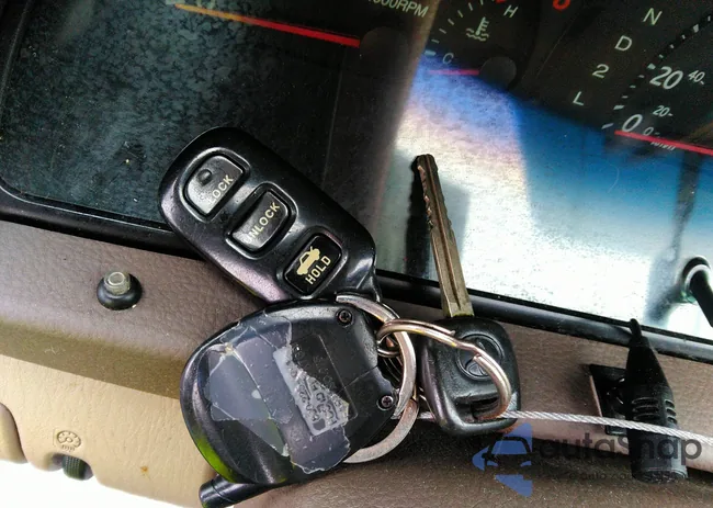 4T1BE32KX4U845667: 40025166