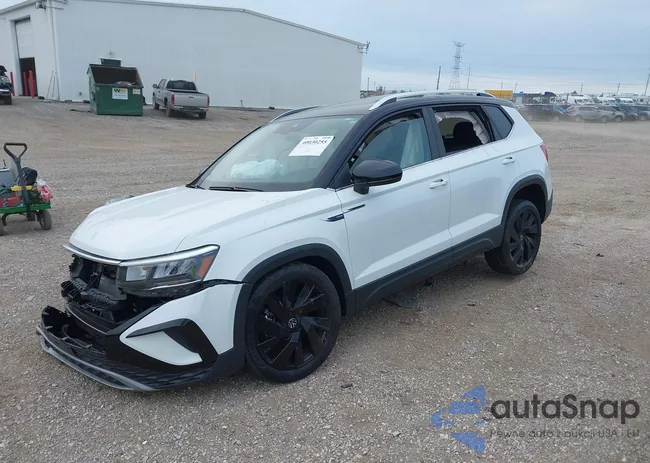 3VVVX7B26RM017597: 40030255