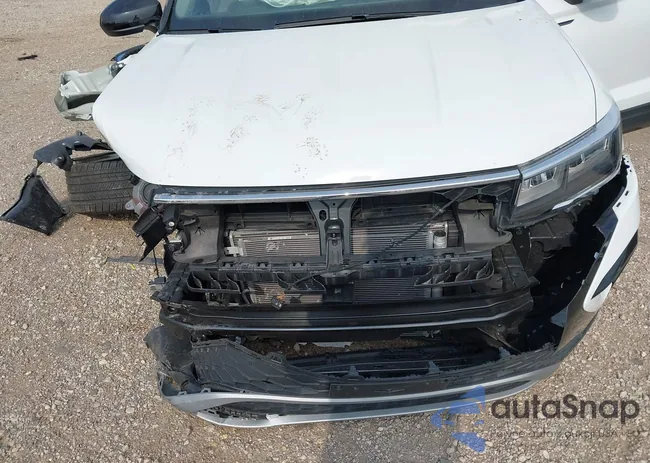 3VVVX7B26RM017597: 40030255