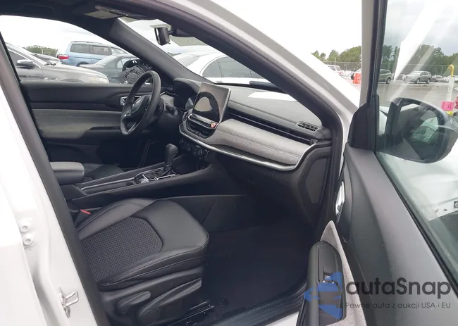 3C4NJDBN3RT605181: 40042619