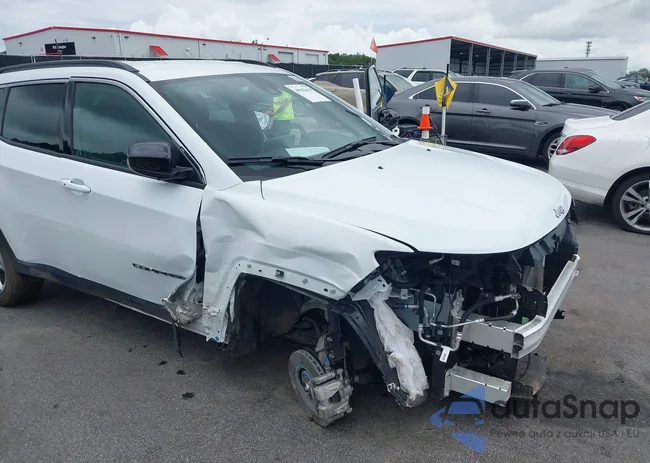 3C4NJDBN3RT605181: 40042619