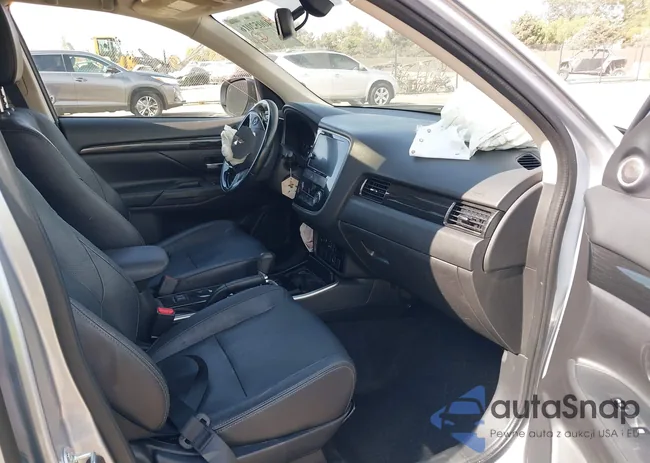 JA4AD3A33HZ052047: 40052016