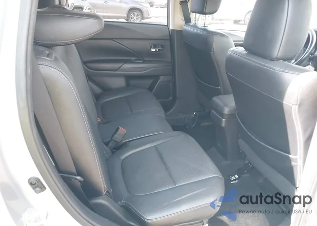 JA4AD3A33HZ052047: 40052016