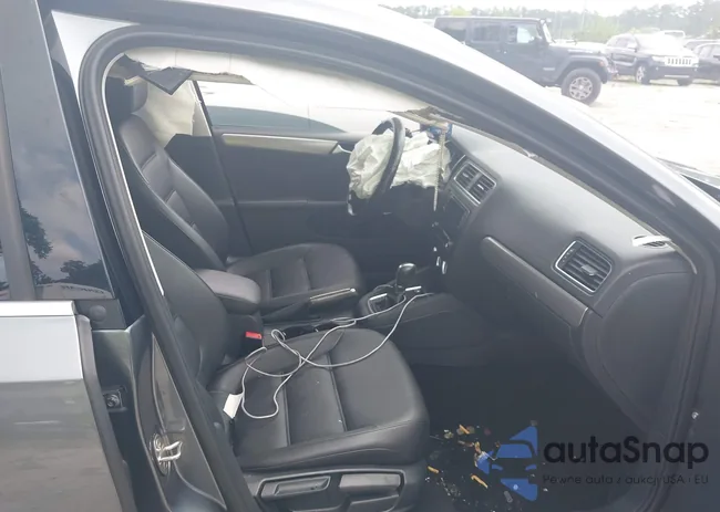 3VWDB7AJ4JM239297: 40052664