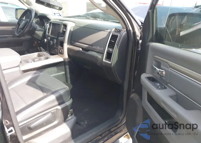 1C6RR6LT6JS244819: 40052814