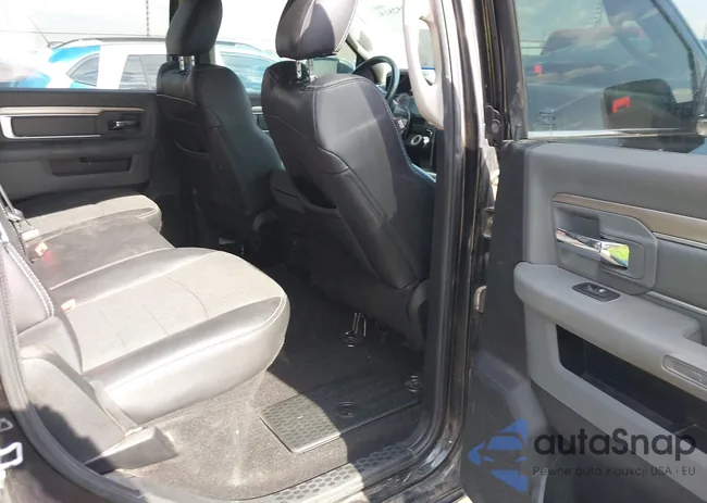 1C6RR6LT6JS244819: 40052814