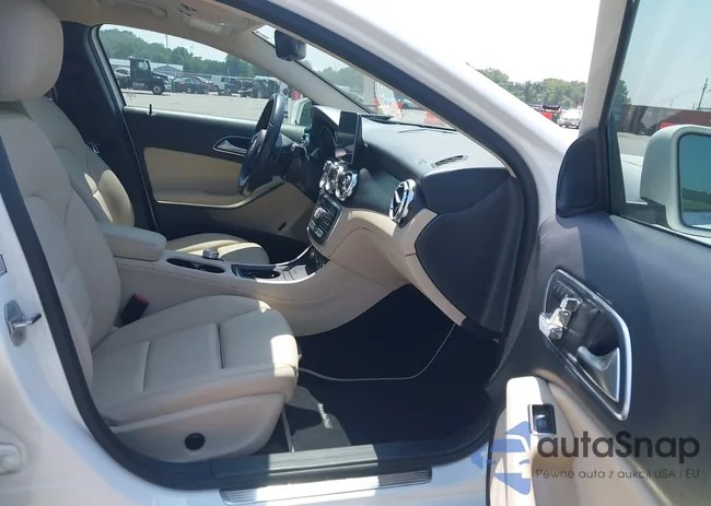 WDCTG4GB1KU003292: 40055727