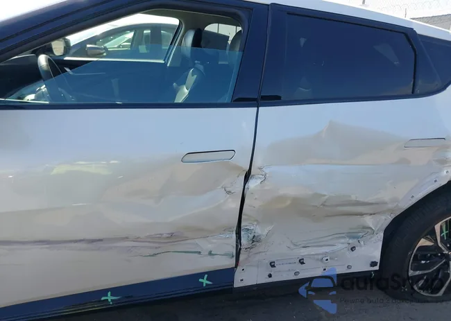 KNDC3DLC8P5111703: 40056580