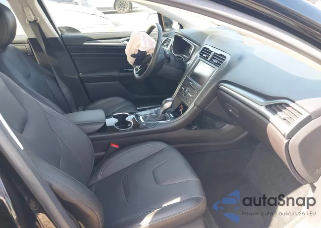 3FA6P0RU5GR157275: 40059258