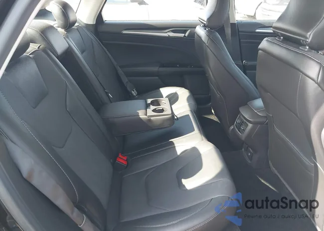 3FA6P0RU5GR157275: 40059258