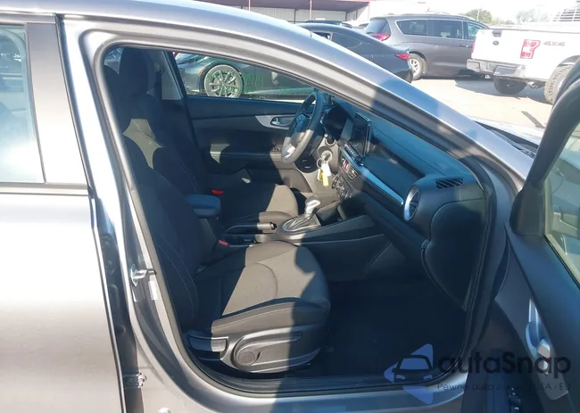 3KPF24AD2PE566661: 40059607