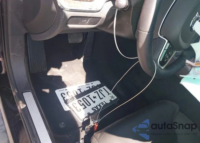 7JRL12TM3RG287165: 40063329