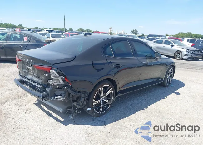 7JRL12TM3RG287165: 40063329