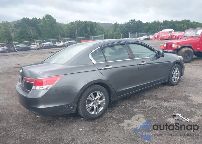 1HGCP2F64BA093989: 40076608