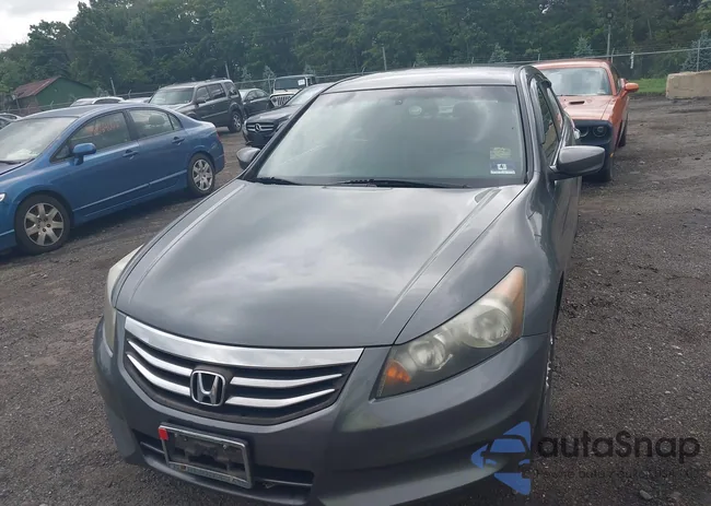 1HGCP2F64BA093989: 40076608