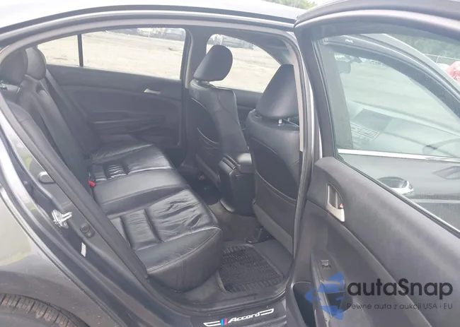 1HGCP2F64BA093989: 40076608