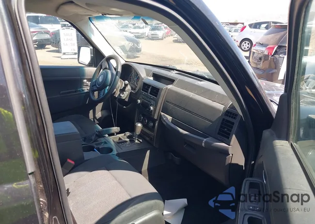 1C4PJMAK8CW190070: 40077798