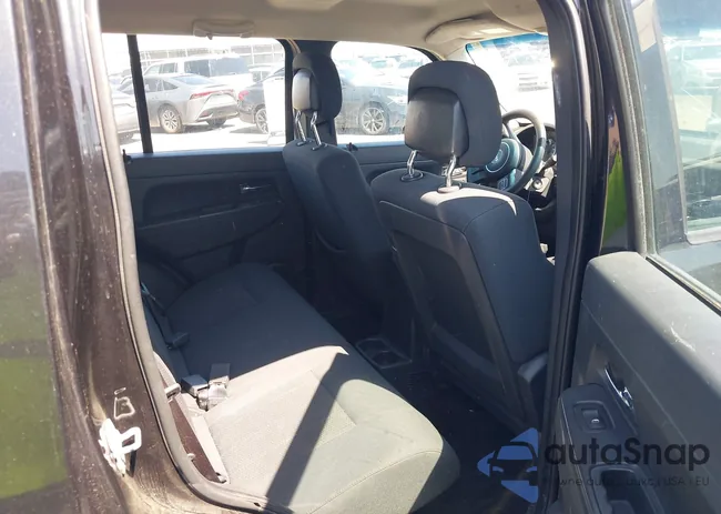 1C4PJMAK8CW190070: 40077798