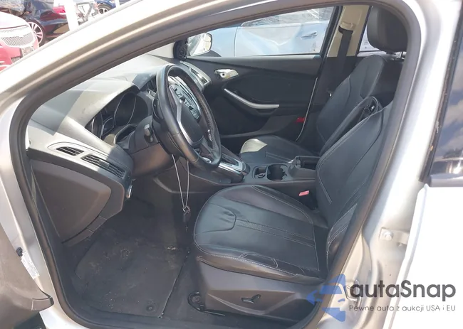 1FADP3F2XDL233546: 40087780