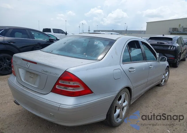 WDBRF40J24F506937: 40092648