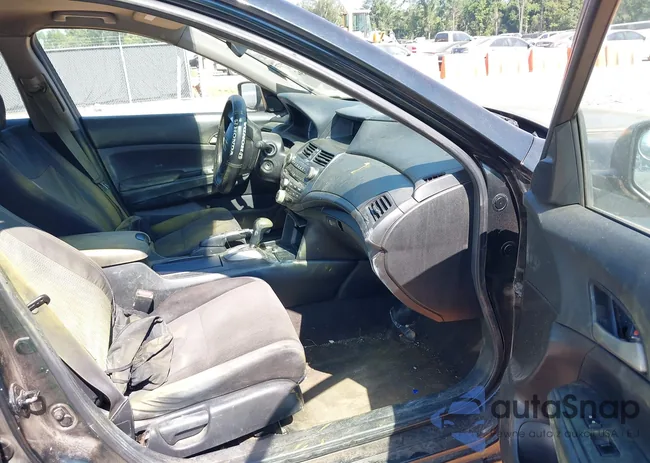 1HGCP26318A123805: 40093892