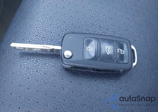 3VWLL7AJ6CM061498: 40095982